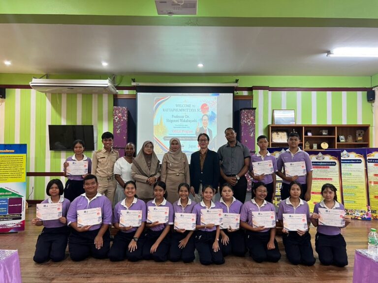 Visit to Rattaphumwittaya School, Songkhla